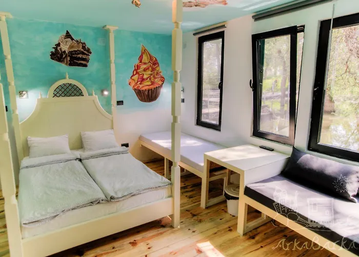Arkabarka Floating Hostel