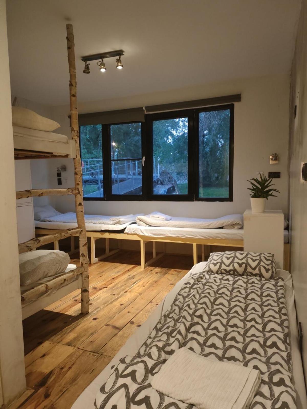 Hostel Arkabarka Floating Belgrade