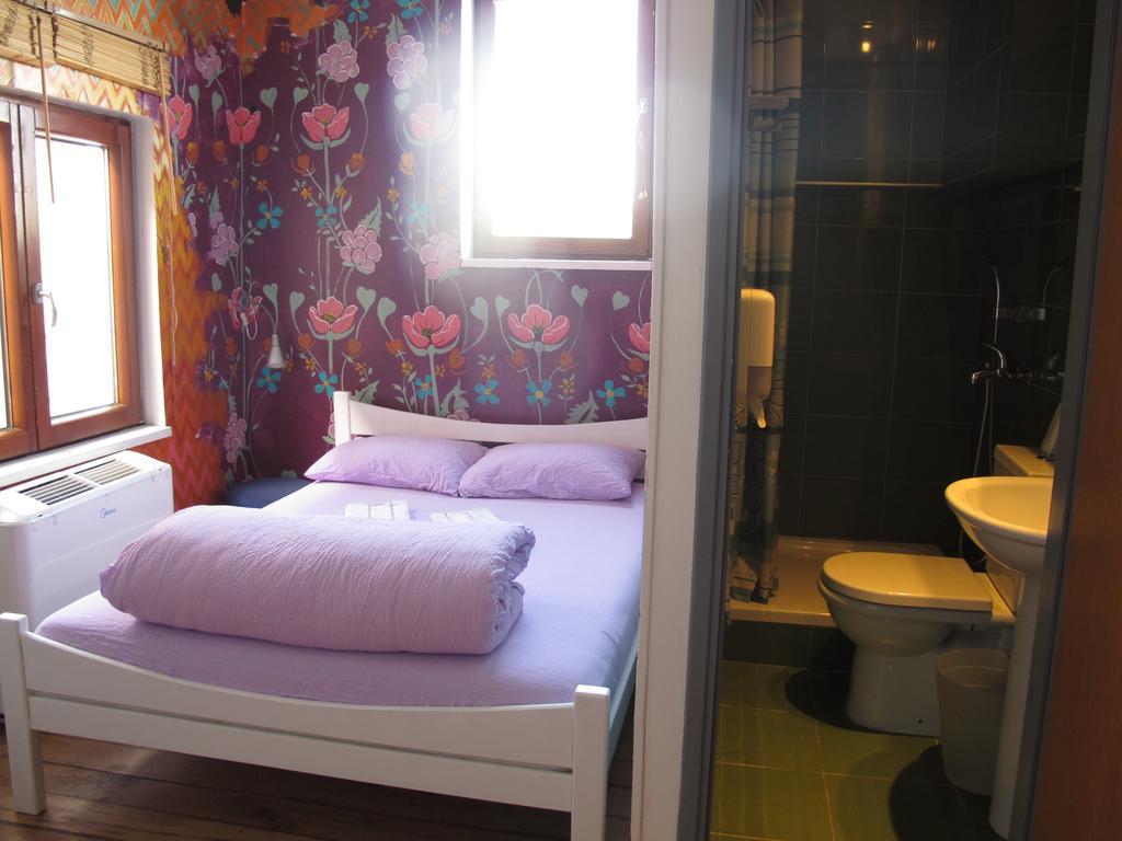 Arkabarka Floating Hostel Belgrade