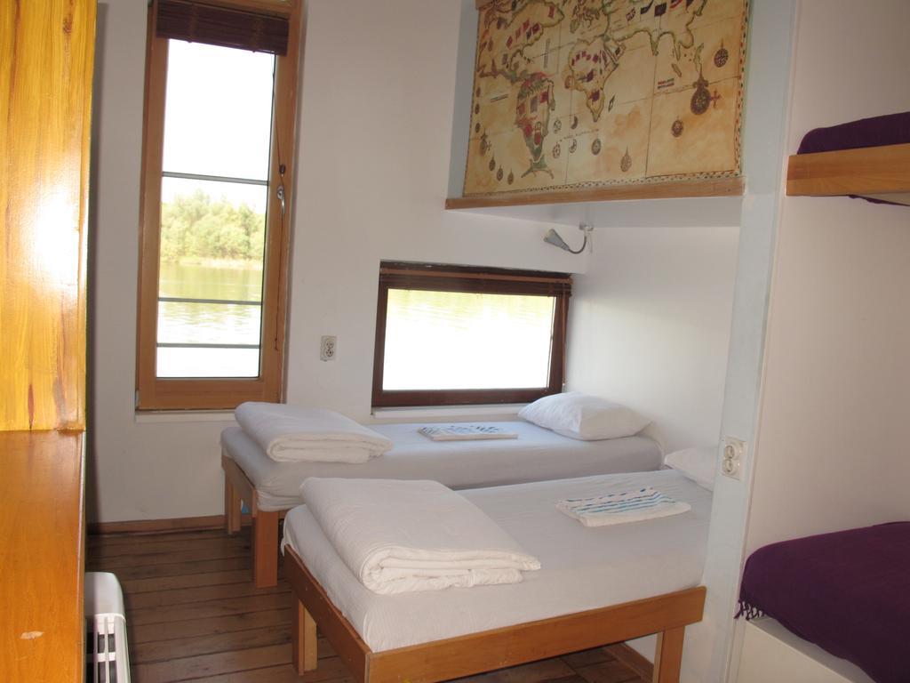 Arkabarka Floating Hostel Βελιγράδι