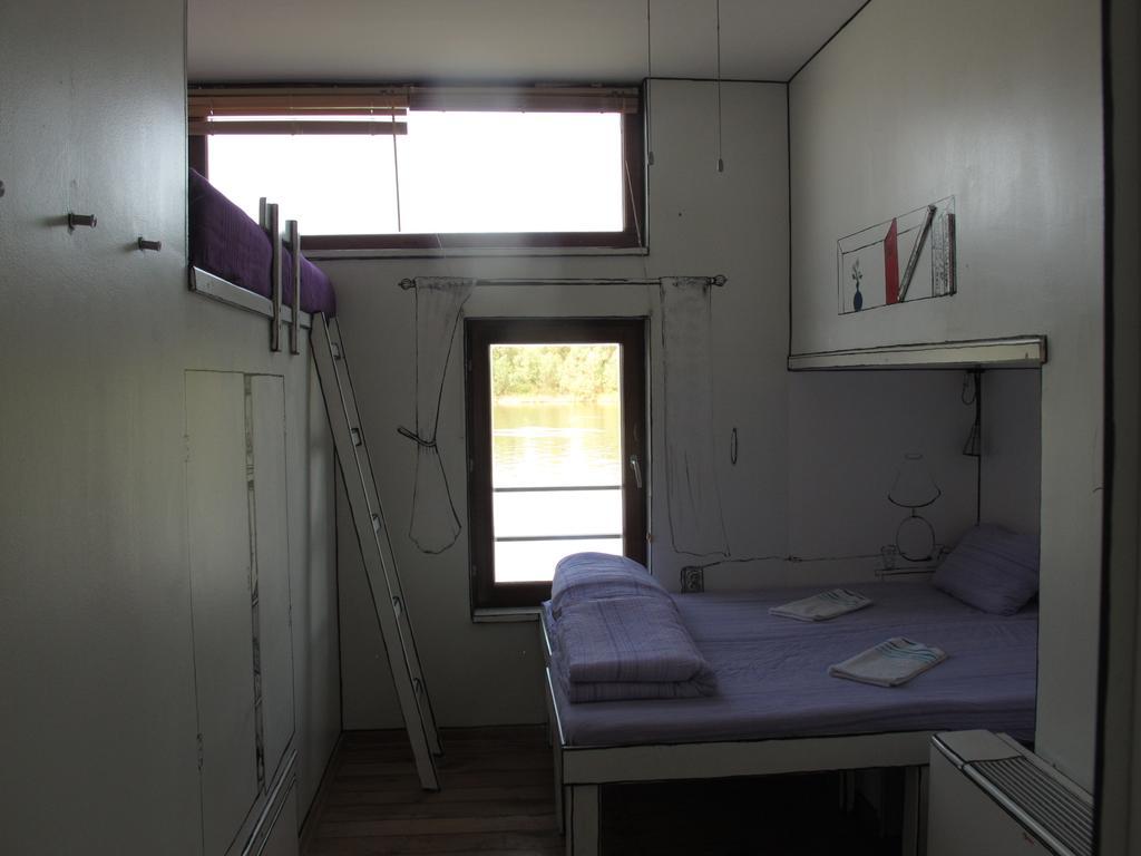 Arkabarka Floating Hostel Βελιγράδι