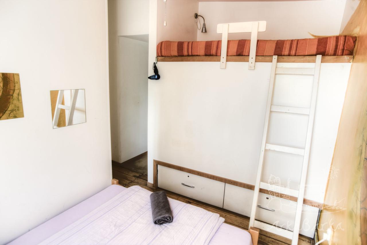 Hostel Arkabarka Floating Βελιγράδι