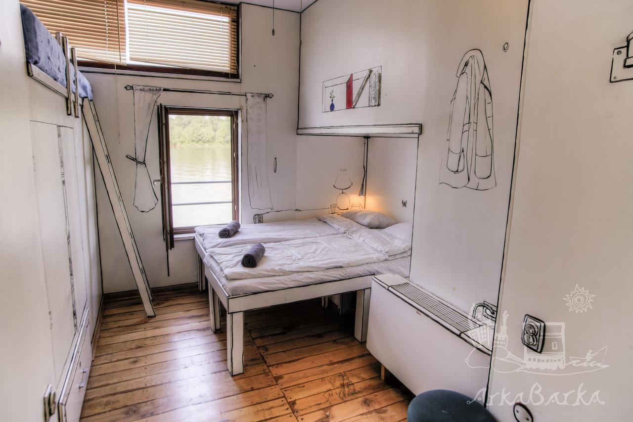 Arkabarka Floating Hostel *